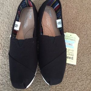 Toms women’s shoes size 7.5